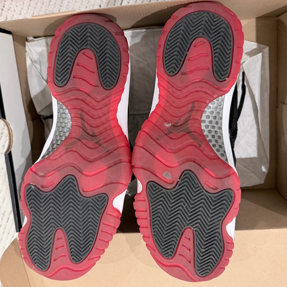 Nike Air Jordan 11 Retro Playoffs Bred 2012 - Picture 3 of 6